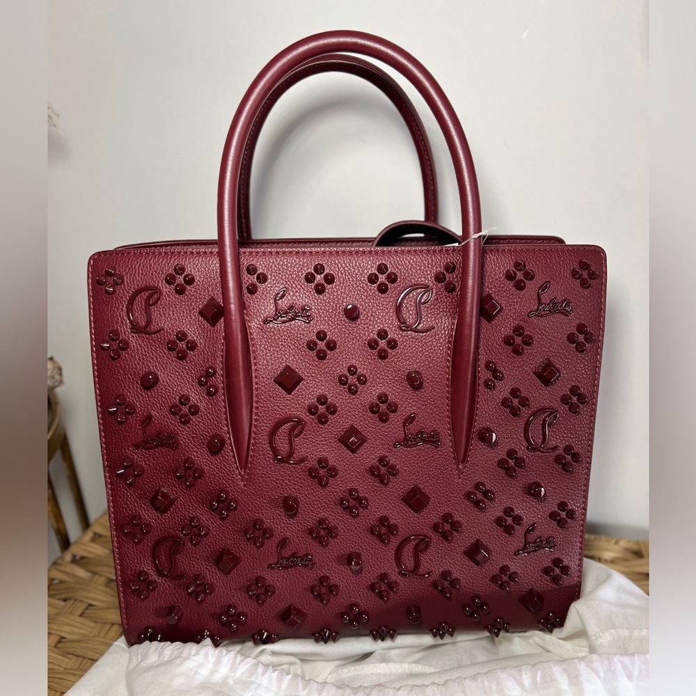 Christian Louboutin Grained Leather & Spikes Paloma
Medium, OneSize, Merlot